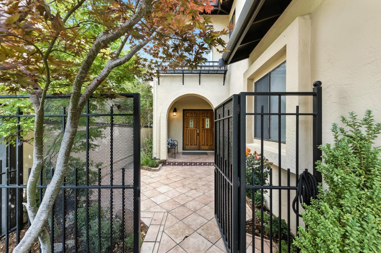 Detail Gallery Image 5 of 54 For 1102 Royal Ln, San Carlos,  CA 94070 - 4 Beds | 2/1 Baths