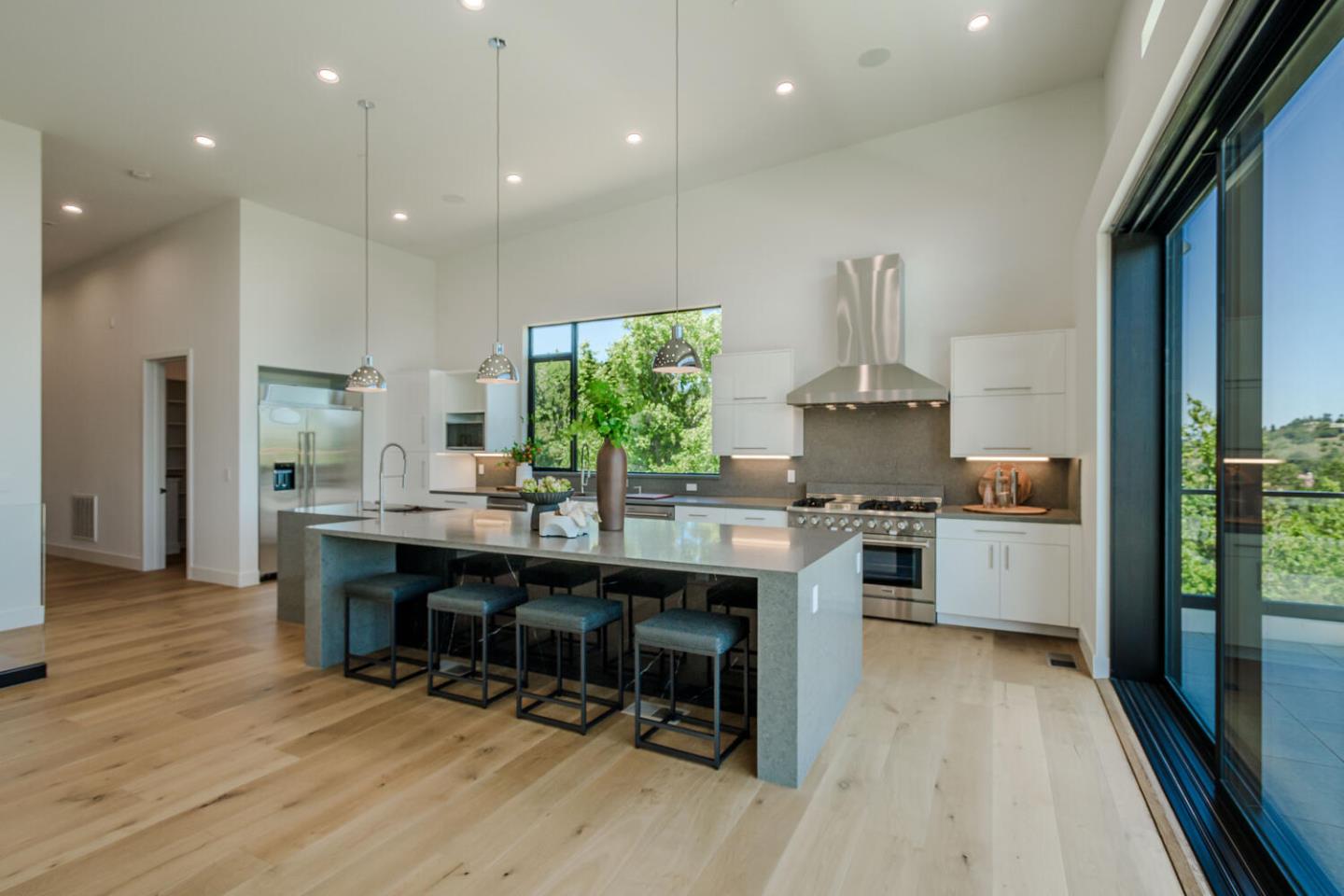 Detail Gallery Image 10 of 28 For 45 Calaveras Ct, Hillsborough,  CA 94010 - 8 Beds | 7 Baths
