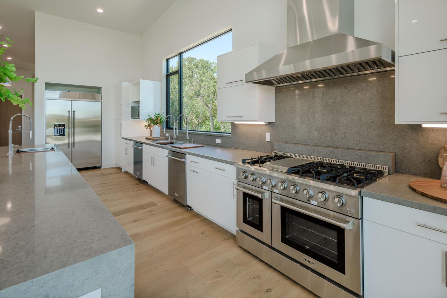 Detail Gallery Image 12 of 28 For 45 Calaveras Ct, Hillsborough,  CA 94010 - 8 Beds | 7 Baths