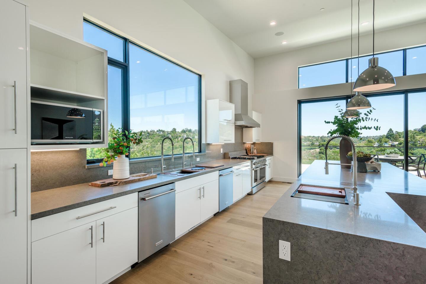 Detail Gallery Image 13 of 28 For 45 Calaveras Ct, Hillsborough,  CA 94010 - 8 Beds | 7 Baths