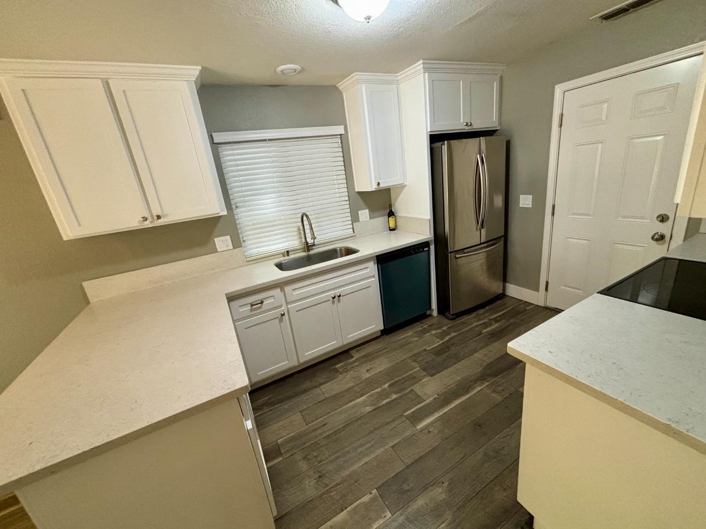 Detail Gallery Image 10 of 25 For 7592 Deltawind Dr, Sacramento,  CA 95831 - 3 Beds | 2/1 Baths