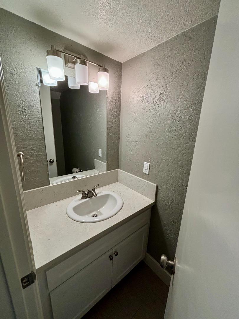 Detail Gallery Image 12 of 25 For 7592 Deltawind Dr, Sacramento,  CA 95831 - 3 Beds | 2/1 Baths