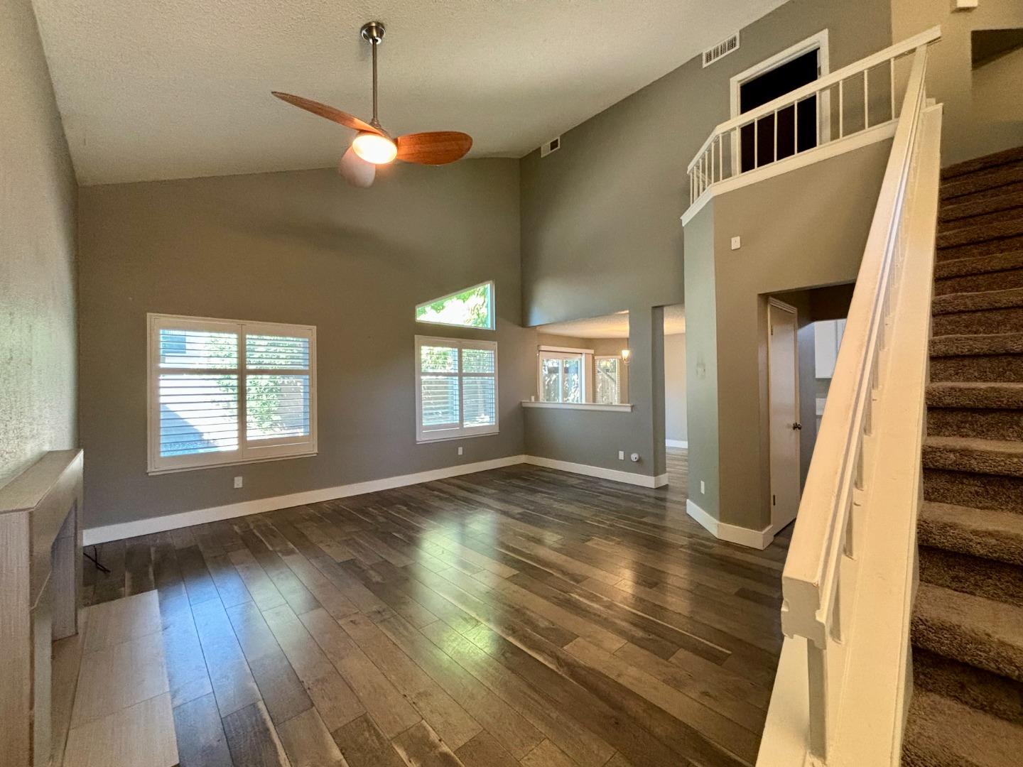 Detail Gallery Image 3 of 25 For 7592 Deltawind Dr, Sacramento,  CA 95831 - 3 Beds | 2/1 Baths