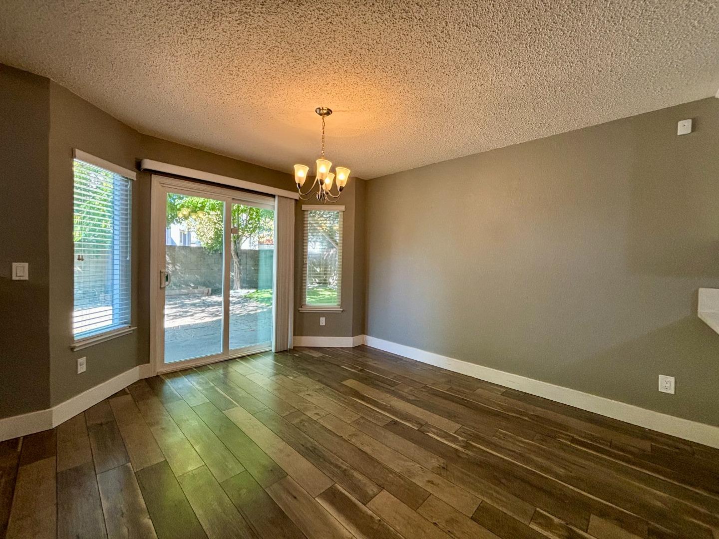 Detail Gallery Image 8 of 25 For 7592 Deltawind Dr, Sacramento,  CA 95831 - 3 Beds | 2/1 Baths