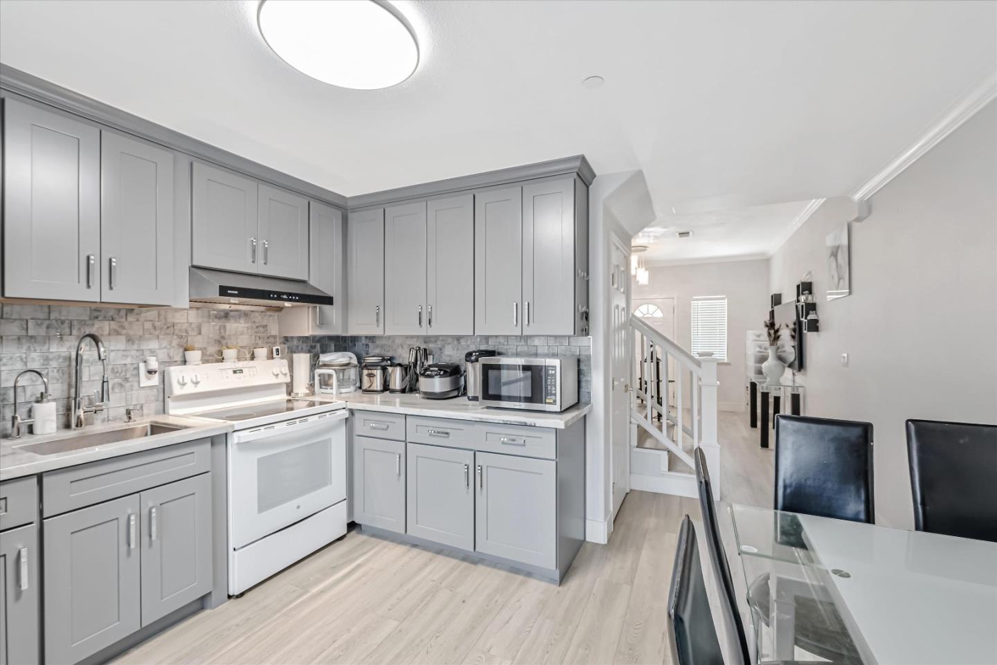 Detail Gallery Image 11 of 31 For 749 Bonita Pl, San Jose,  CA 95116 - 2 Beds | 2 Baths