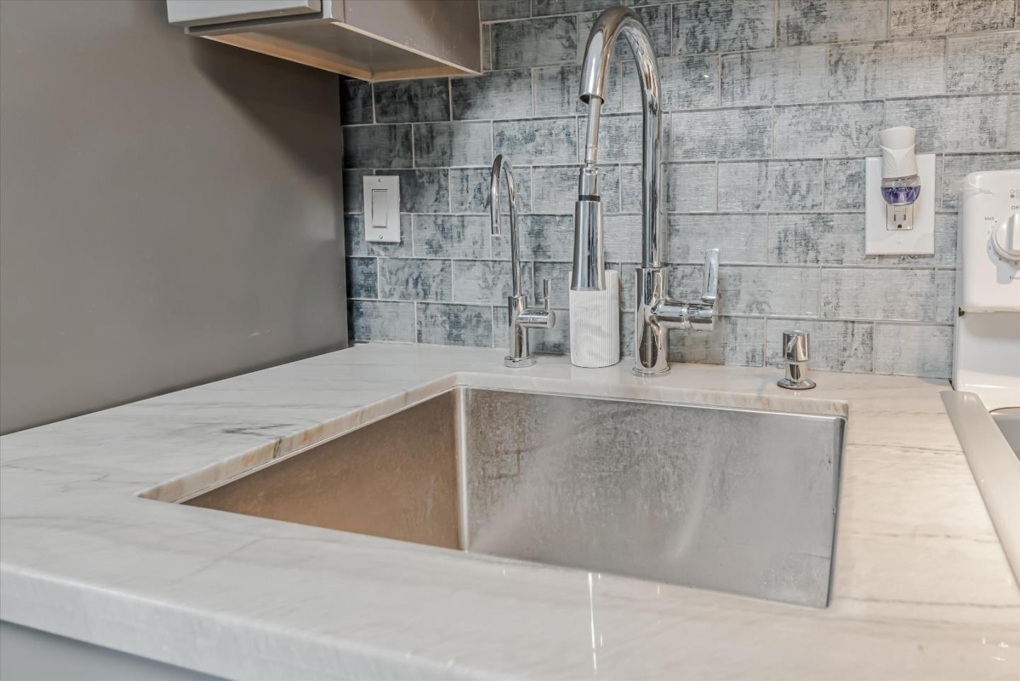 Detail Gallery Image 12 of 31 For 749 Bonita Pl, San Jose,  CA 95116 - 2 Beds | 2 Baths