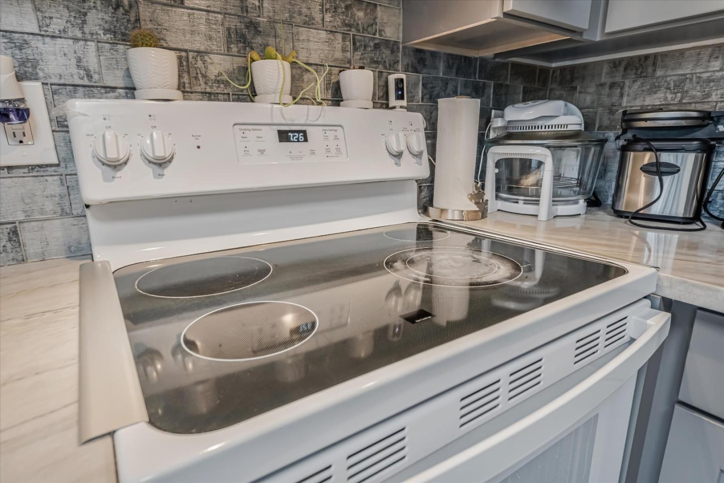 Detail Gallery Image 13 of 31 For 749 Bonita Pl, San Jose,  CA 95116 - 2 Beds | 2 Baths