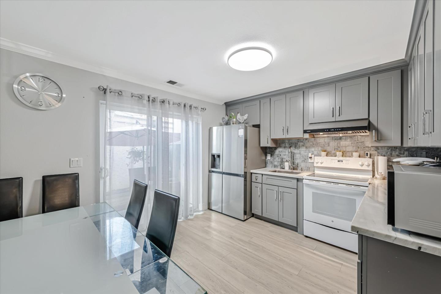 Detail Gallery Image 14 of 31 For 749 Bonita Pl, San Jose,  CA 95116 - 2 Beds | 2 Baths