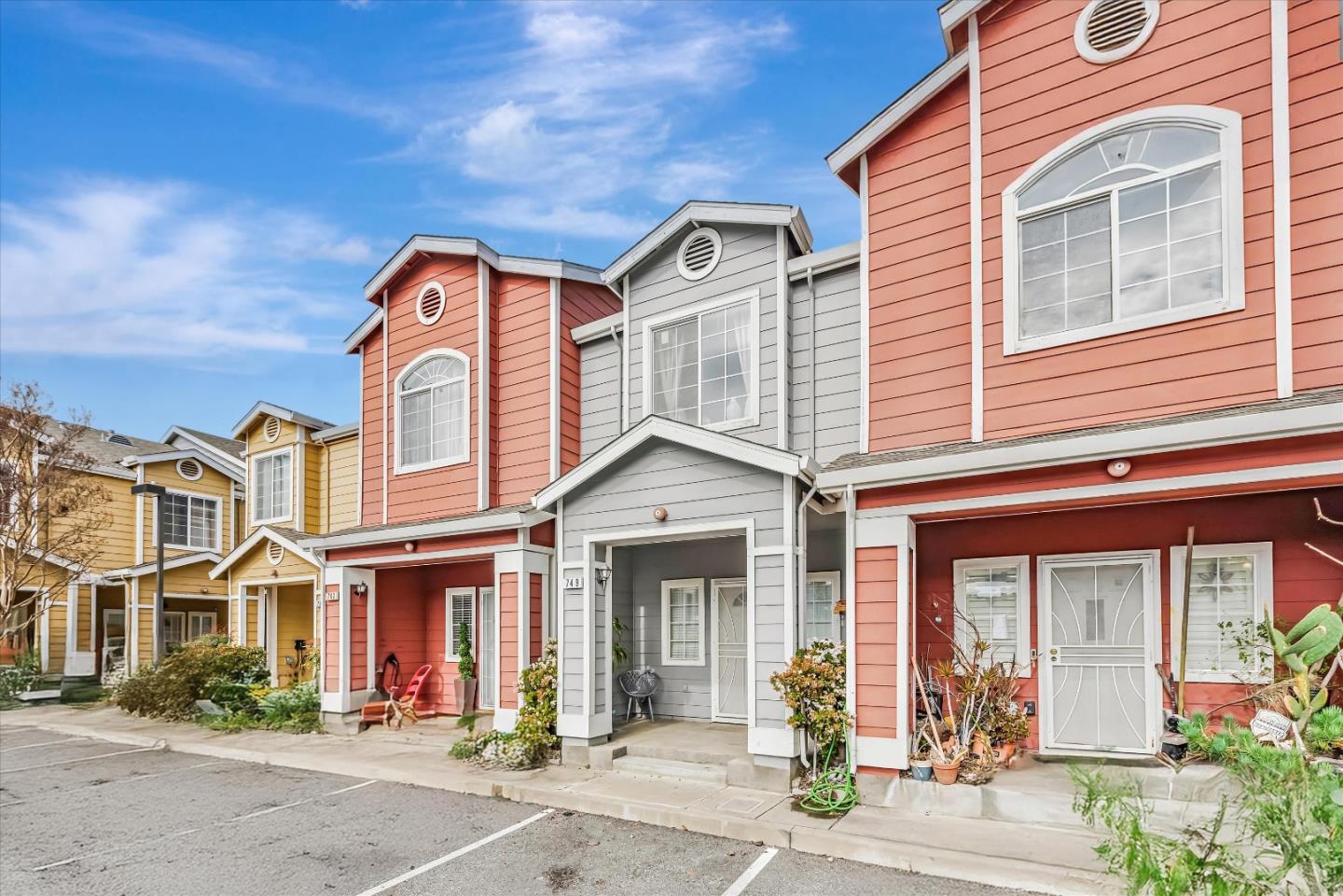Detail Gallery Image 3 of 31 For 749 Bonita Pl, San Jose,  CA 95116 - 2 Beds | 2 Baths