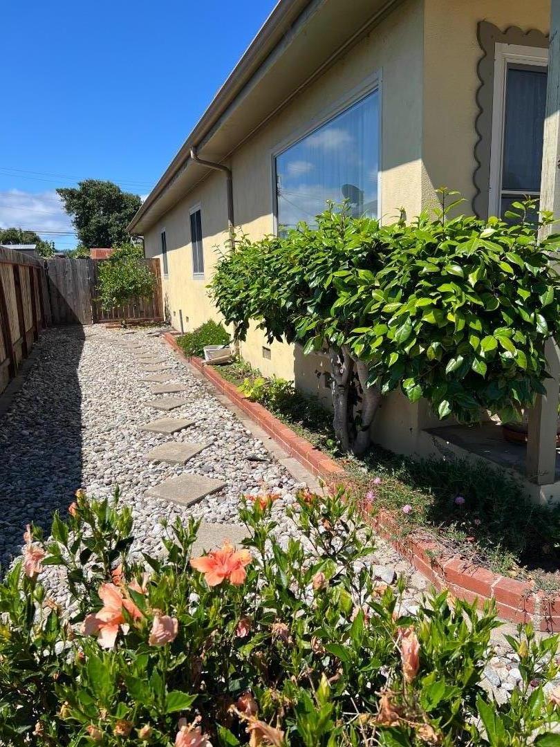 Detail Gallery Image 15 of 16 For 542 English Ave, Monterey,  CA 93940 - 4 Beds | 2 Baths