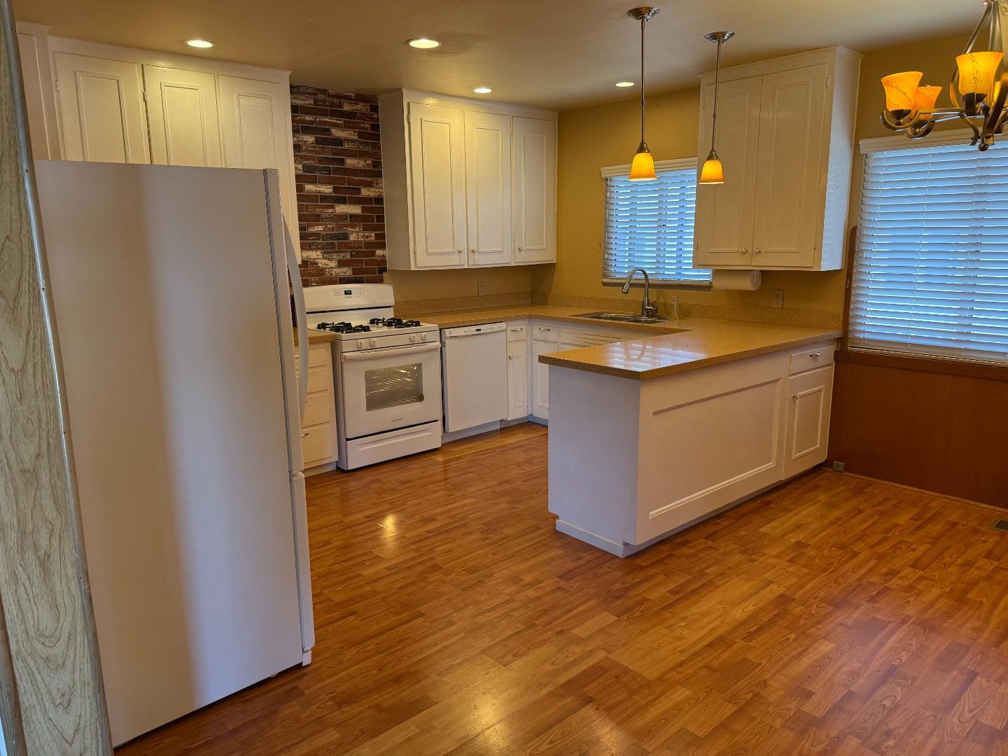 Detail Gallery Image 3 of 16 For 542 English Ave, Monterey,  CA 93940 - 4 Beds | 2 Baths