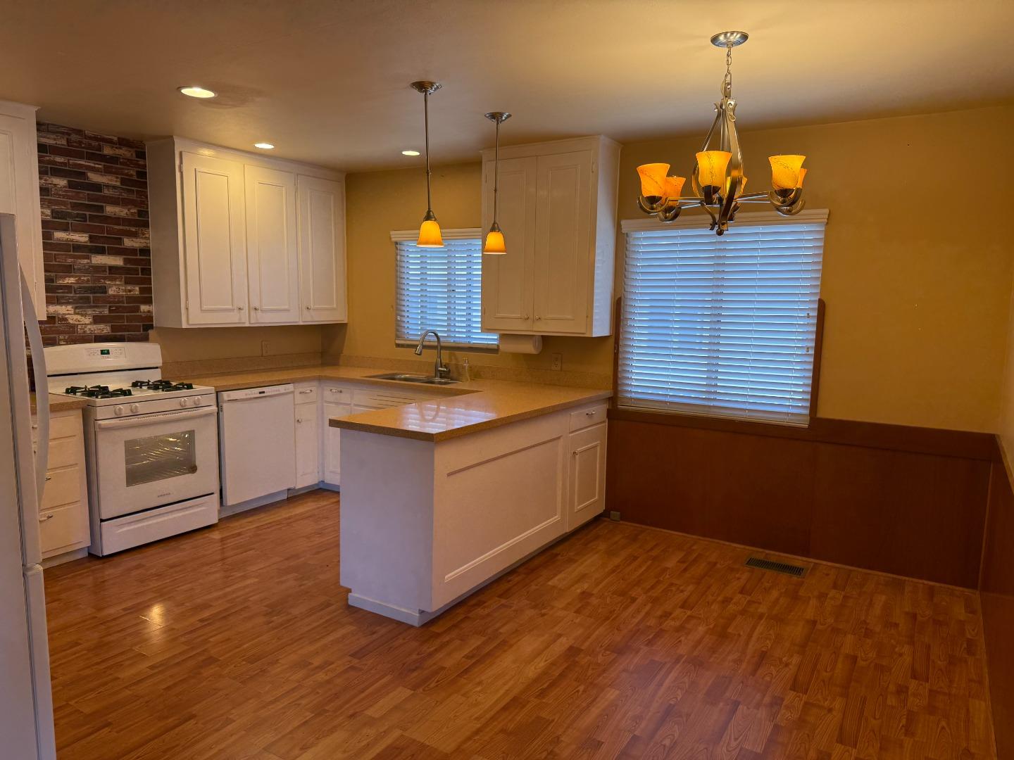 Detail Gallery Image 4 of 16 For 542 English Ave, Monterey,  CA 93940 - 4 Beds | 2 Baths