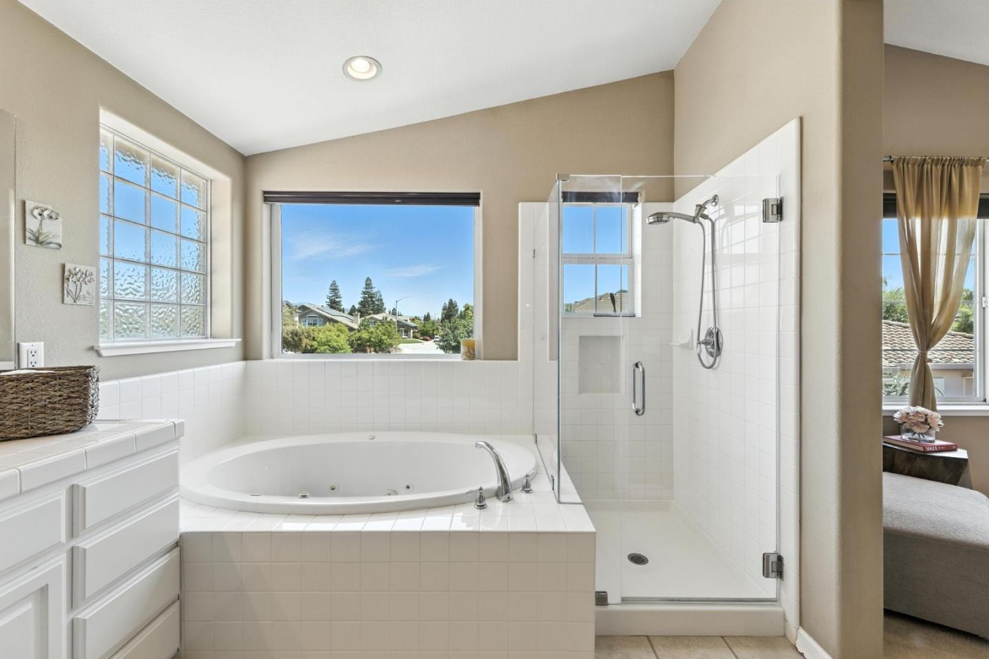 Detail Gallery Image 4 of 44 For 848 Talbot Dr, Morgan Hill,  CA 95037 - 4 Beds | 2/1 Baths
