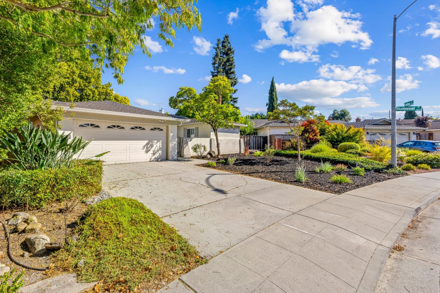 Detail Gallery Image 4 of 87 For 1061 Azalea Dr, Sunnyvale,  CA 94086 - 4 Beds | 2 Baths