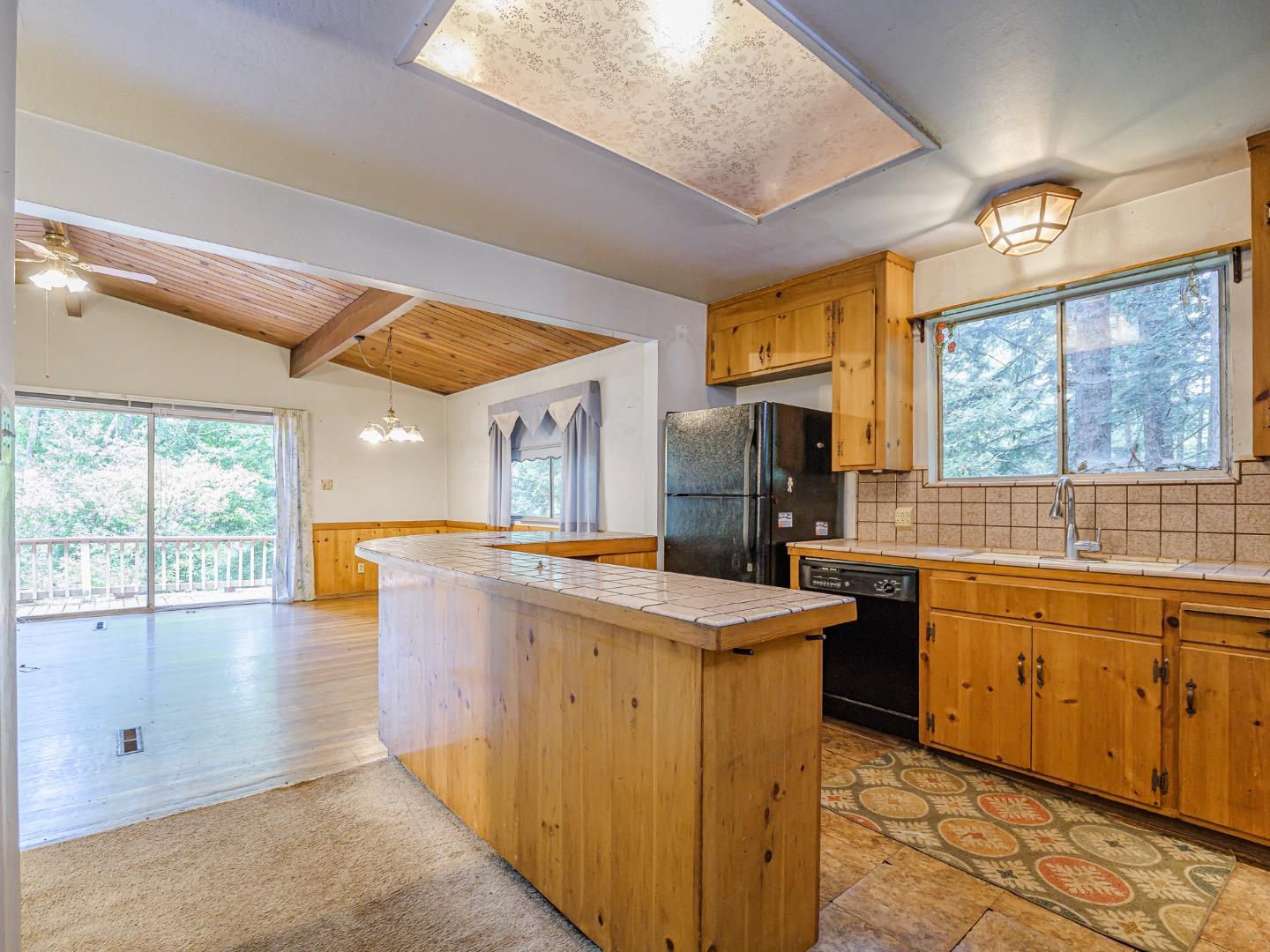 Detail Gallery Image 12 of 60 For 325 Woodland Dr, Scotts Valley,  CA 95066 - 5 Beds | 2 Baths