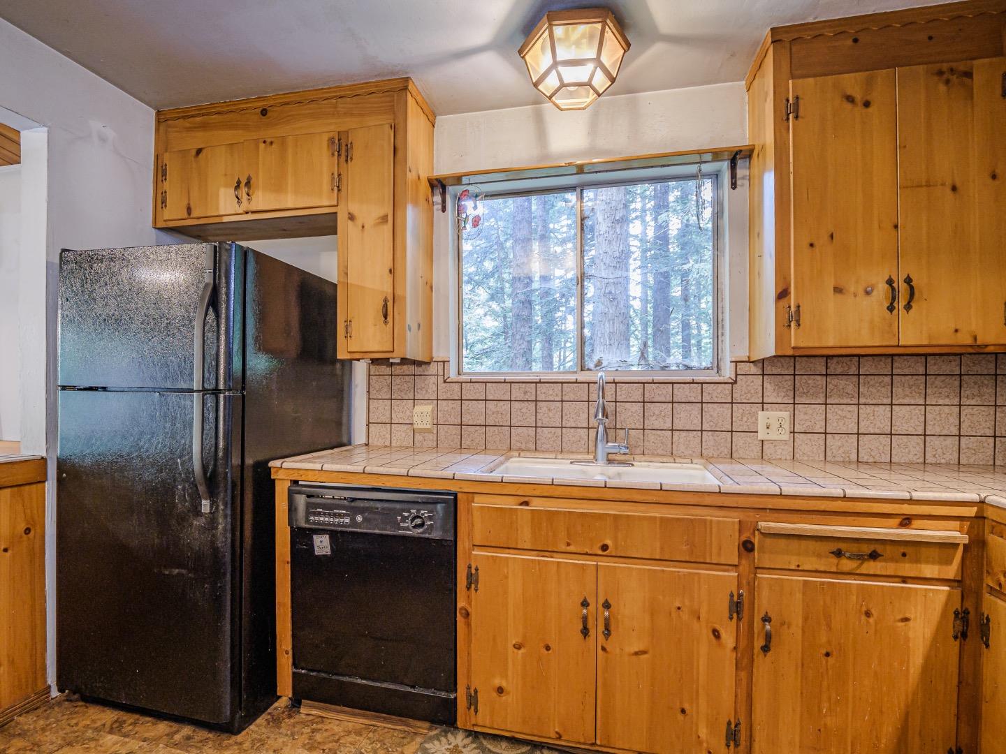 Detail Gallery Image 16 of 60 For 325 Woodland Dr, Scotts Valley,  CA 95066 - 5 Beds | 2 Baths