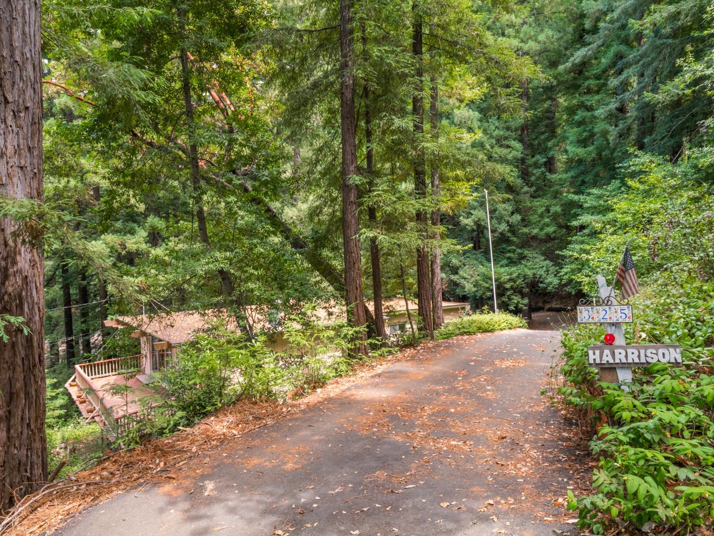 Detail Gallery Image 2 of 60 For 325 Woodland Dr, Scotts Valley,  CA 95066 - 5 Beds | 2 Baths