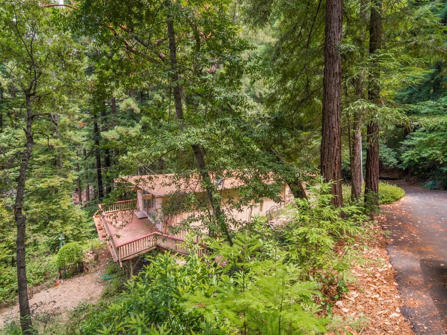 Detail Gallery Image 3 of 60 For 325 Woodland Dr, Scotts Valley,  CA 95066 - 5 Beds | 2 Baths