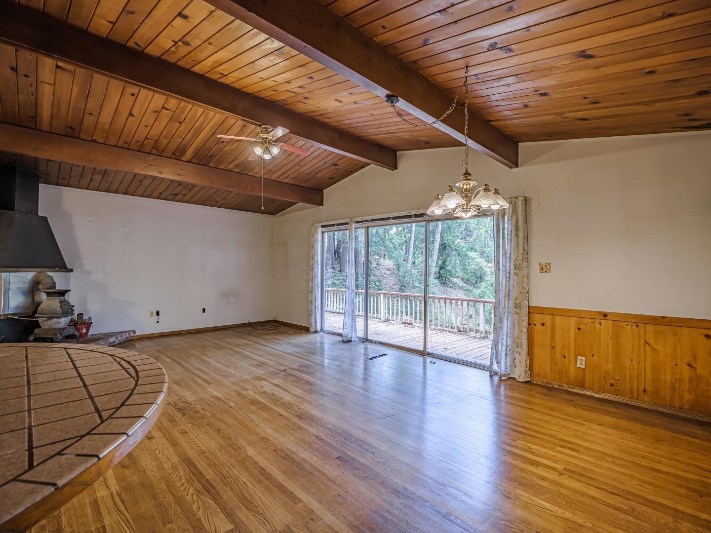 Detail Gallery Image 7 of 60 For 325 Woodland Dr, Scotts Valley,  CA 95066 - 5 Beds | 2 Baths