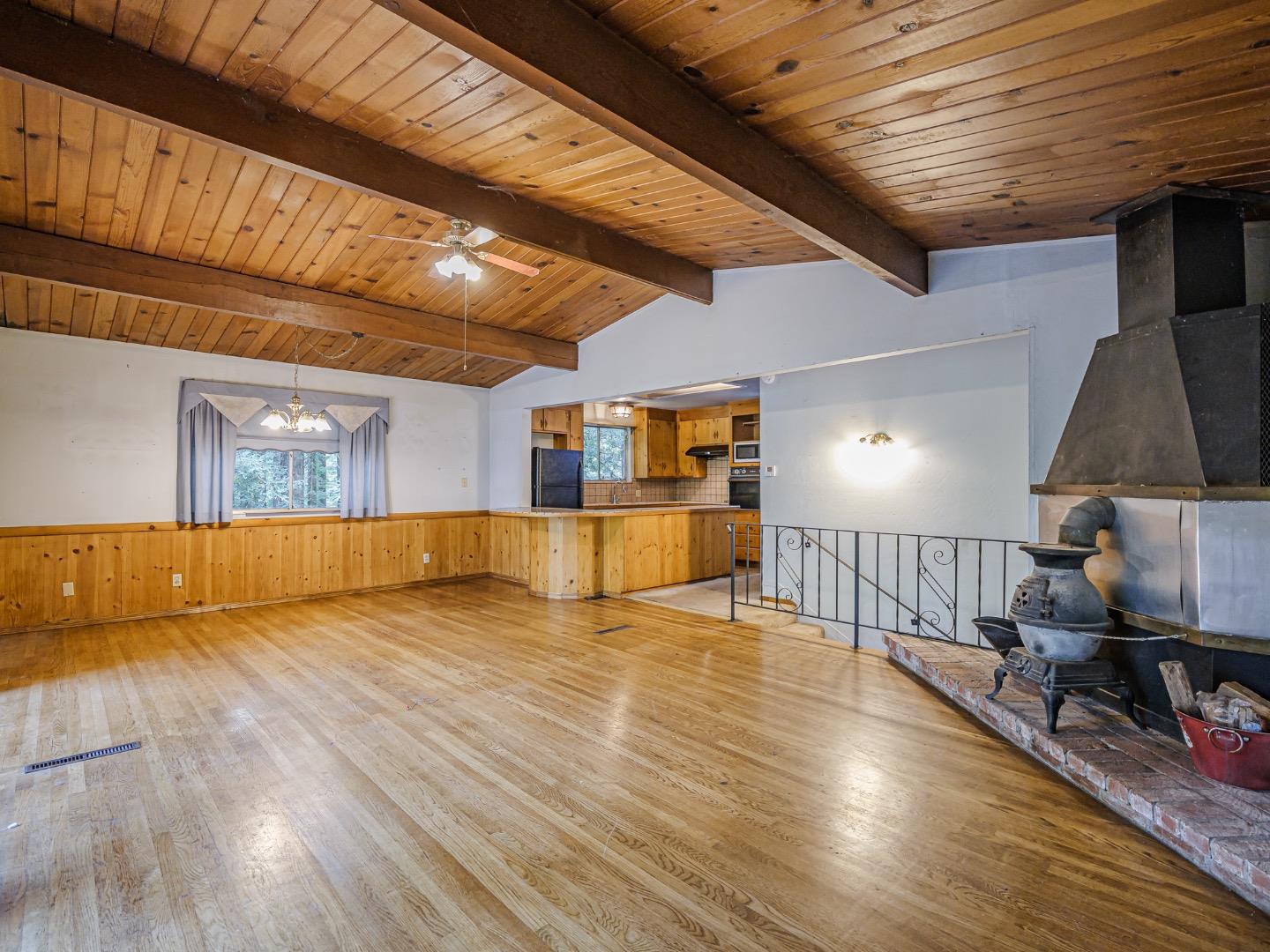 Detail Gallery Image 9 of 60 For 325 Woodland Dr, Scotts Valley,  CA 95066 - 5 Beds | 2 Baths