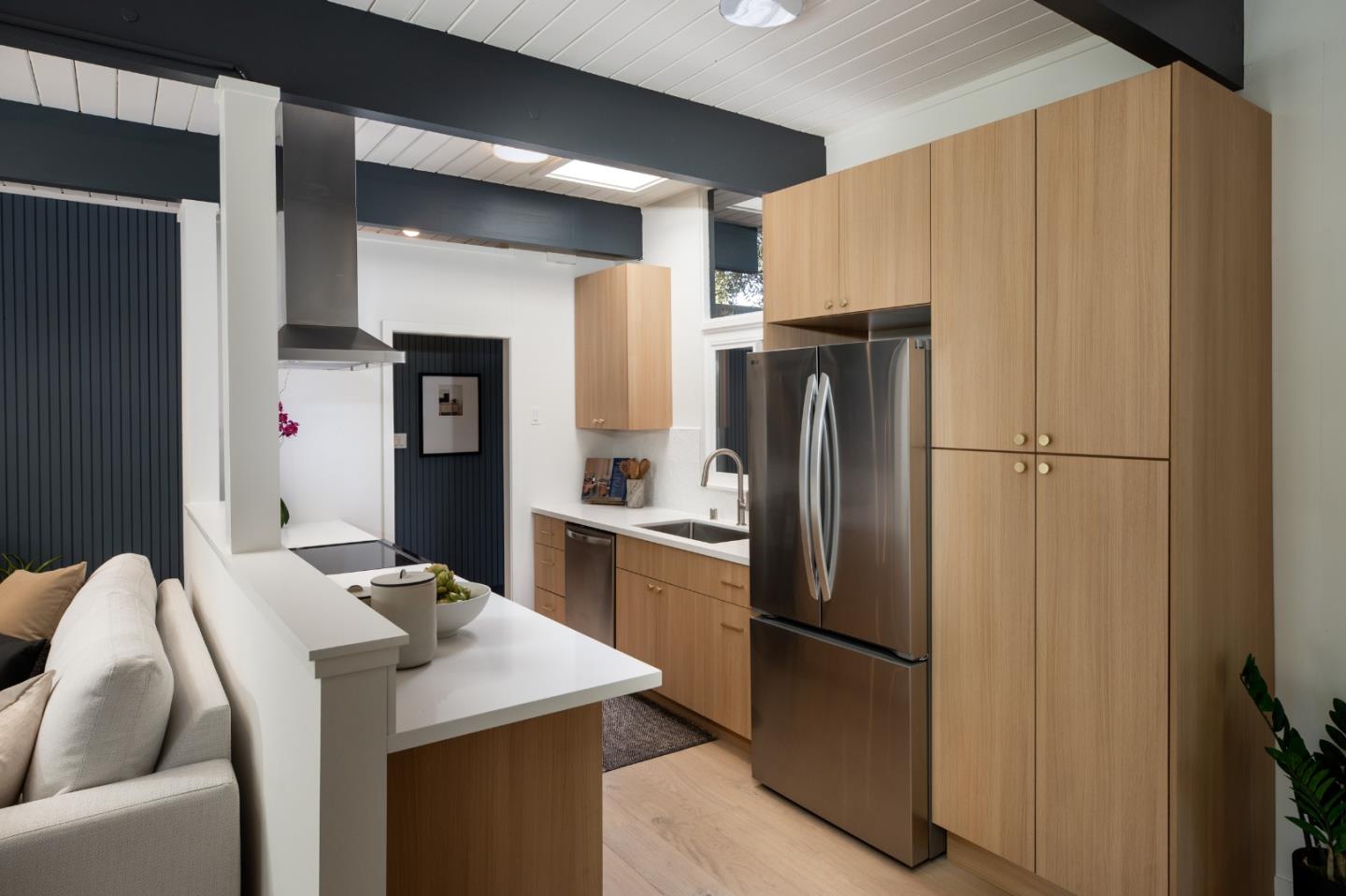 Detail Gallery Image 10 of 33 For 966 El Cajon Way, Palo Alto,  CA 94303 - 3 Beds | 2 Baths