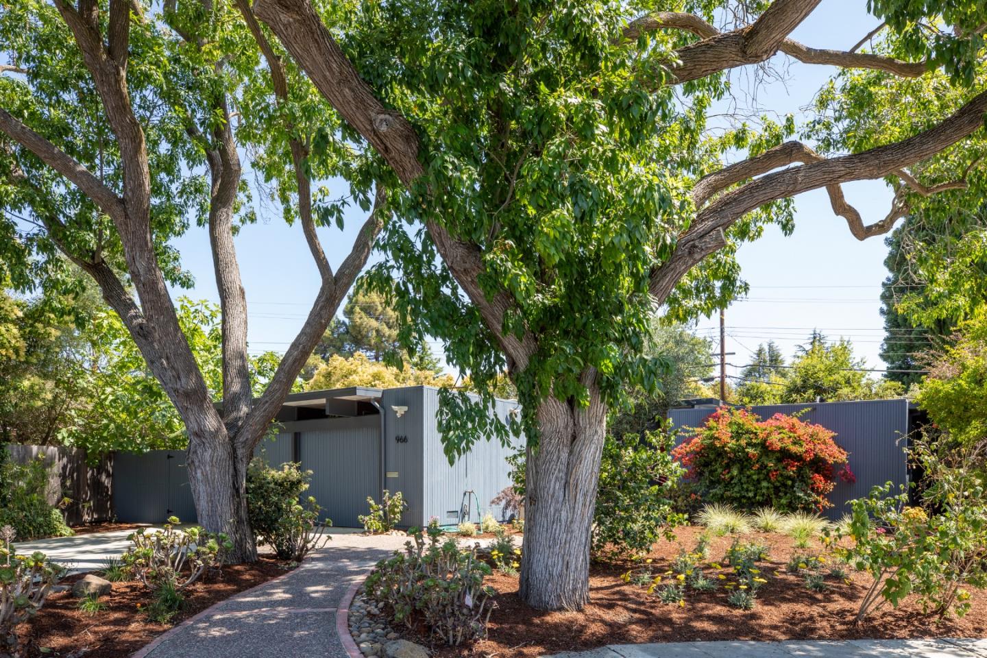 Detail Gallery Image 2 of 33 For 966 El Cajon Way, Palo Alto,  CA 94303 - 3 Beds | 2 Baths