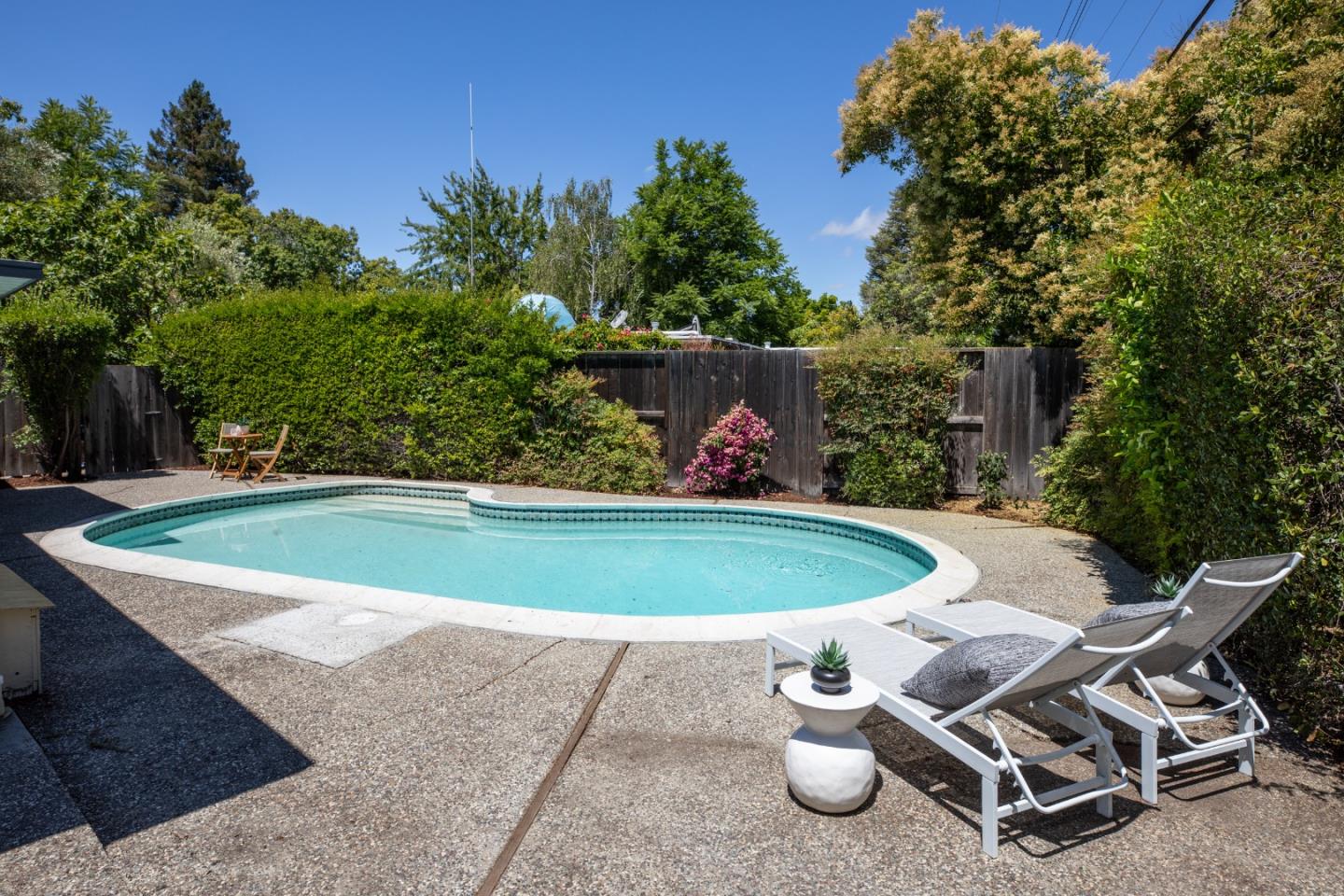 Detail Gallery Image 25 of 33 For 966 El Cajon Way, Palo Alto,  CA 94303 - 3 Beds | 2 Baths