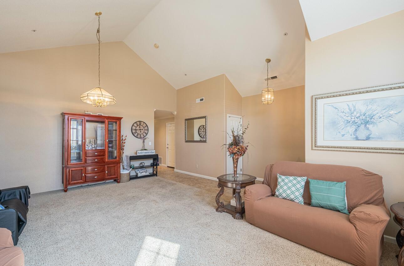 Detail Gallery Image 8 of 9 For 1166 Wellington Ct, Salinas,  CA 93906 - 4 Beds | 2 Baths