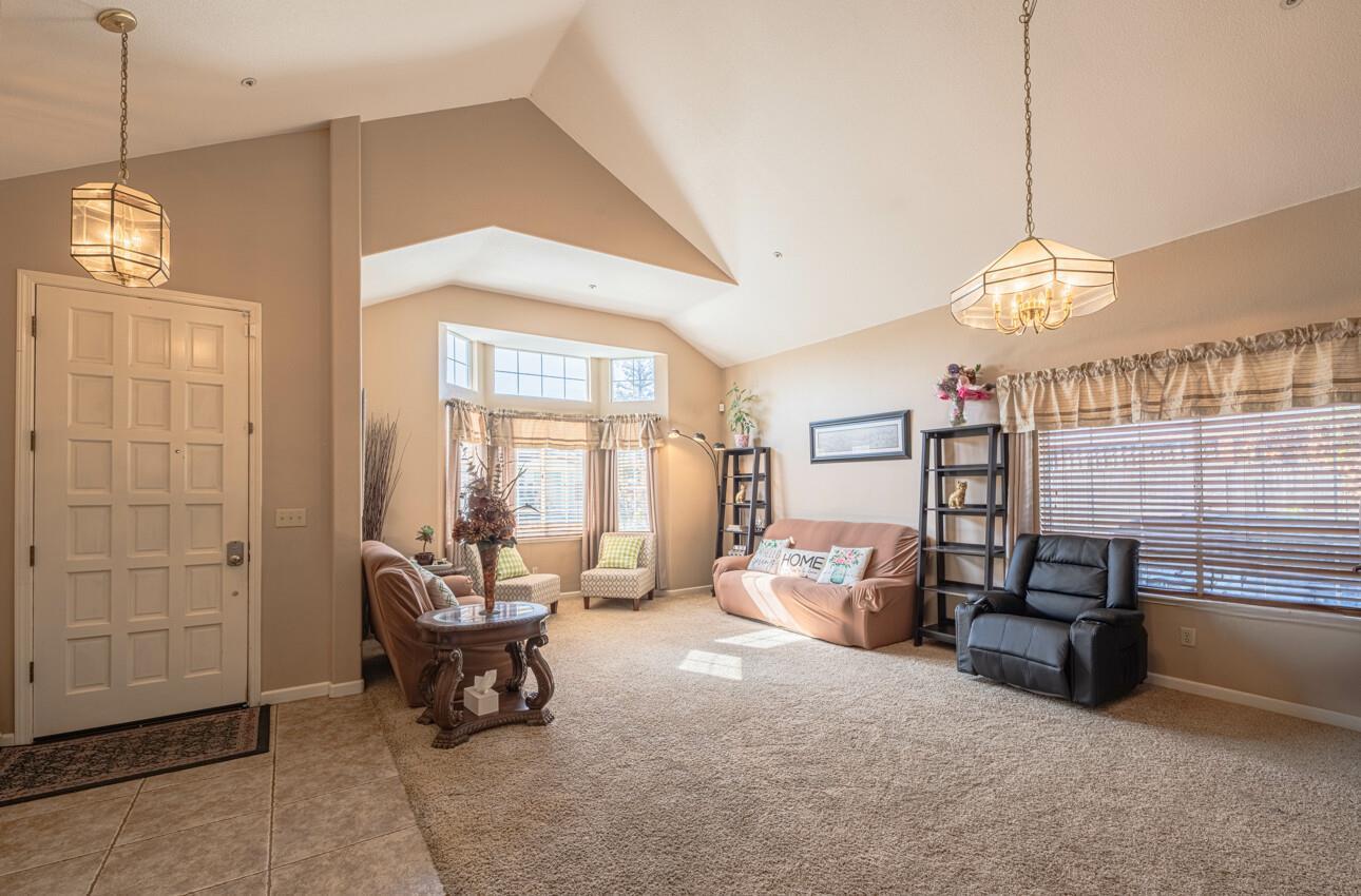 Detail Gallery Image 9 of 9 For 1166 Wellington Ct, Salinas,  CA 93906 - 4 Beds | 2 Baths