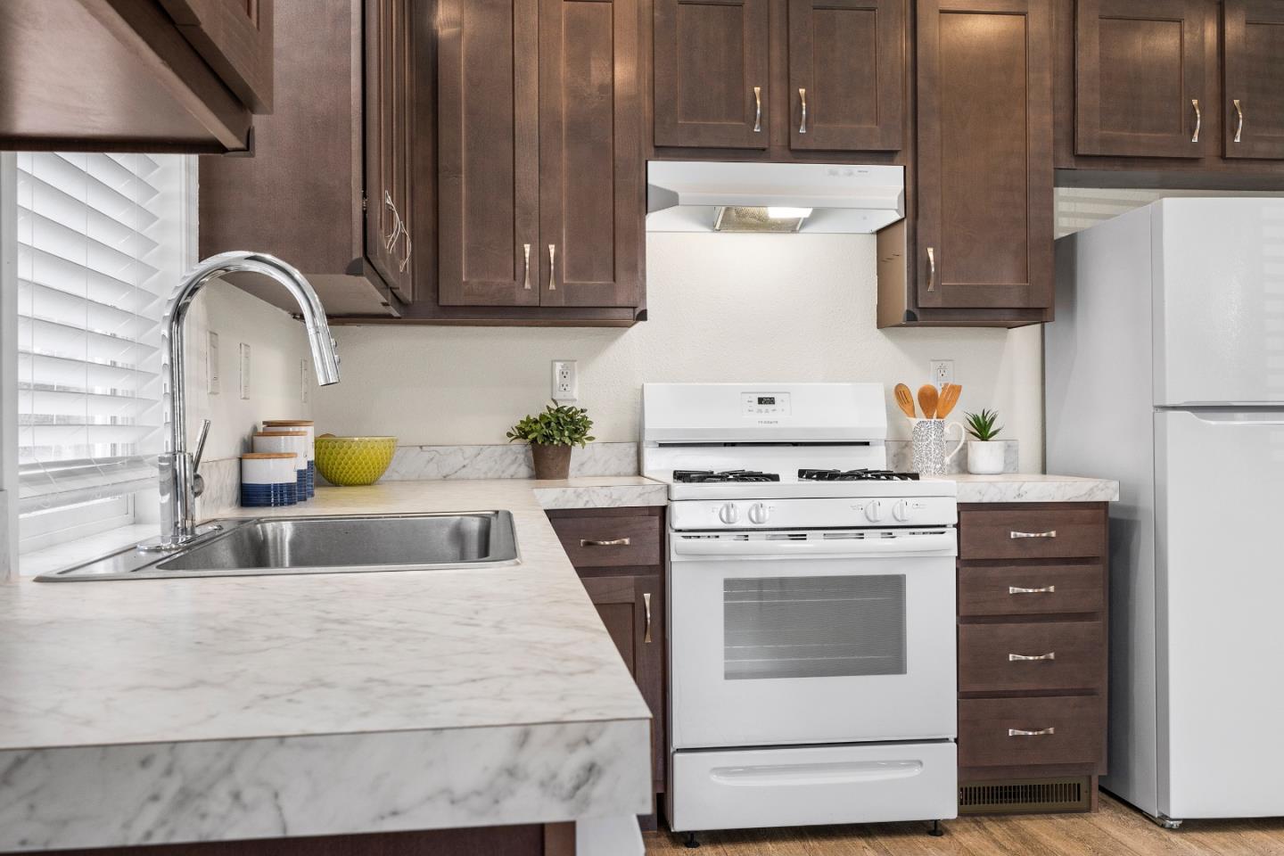 Detail Gallery Image 10 of 24 For 692 38th #9,  Santa Cruz,  CA 95062 - 2 Beds | 1 Baths