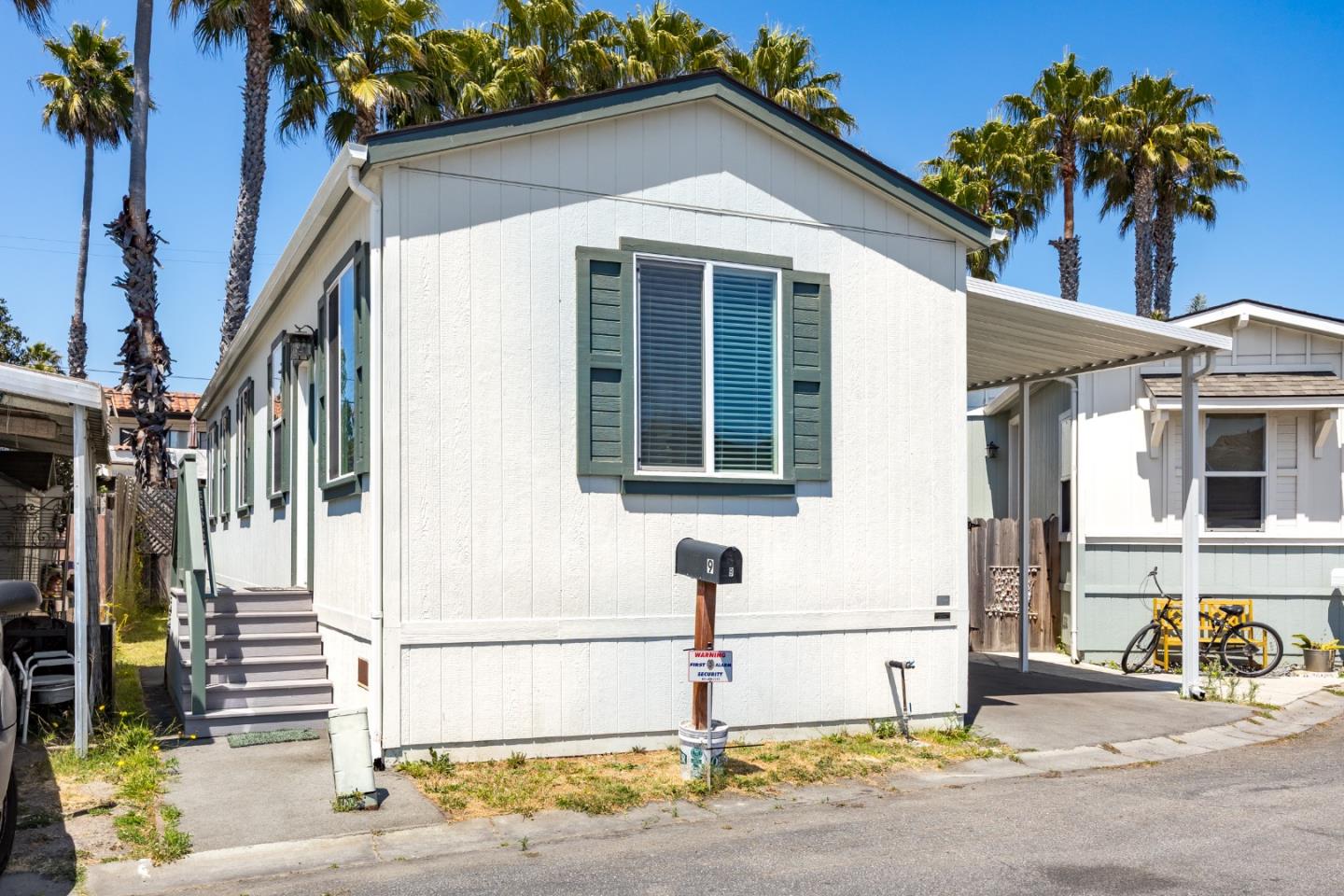 Detail Gallery Image 2 of 24 For 692 38th #9,  Santa Cruz,  CA 95062 - 2 Beds | 1 Baths