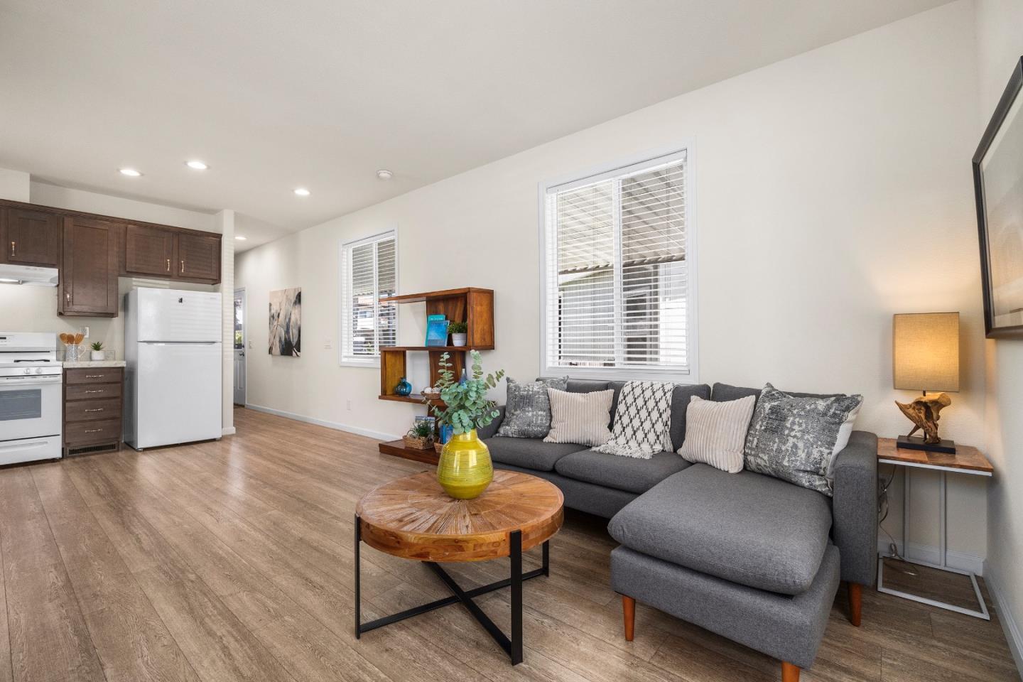 Detail Gallery Image 6 of 24 For 692 38th #9,  Santa Cruz,  CA 95062 - 2 Beds | 1 Baths