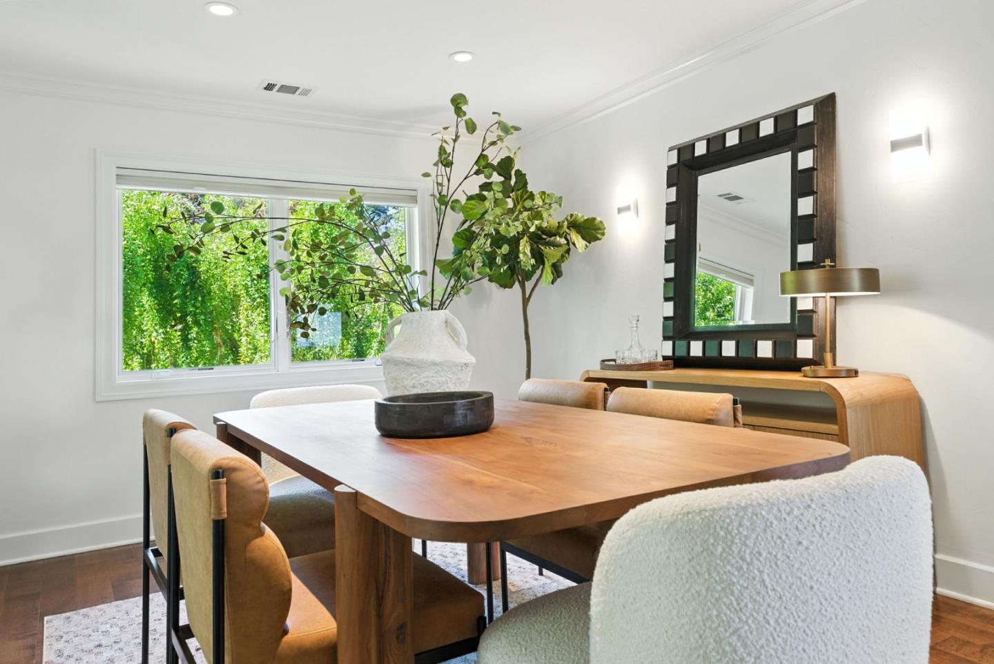 Detail Gallery Image 10 of 73 For 2774 Belmont Canyon, Belmont,  CA 94002 - 5 Beds | 3/1 Baths