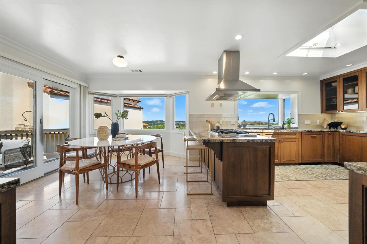 Detail Gallery Image 15 of 73 For 2774 Belmont Canyon, Belmont,  CA 94002 - 5 Beds | 3/1 Baths