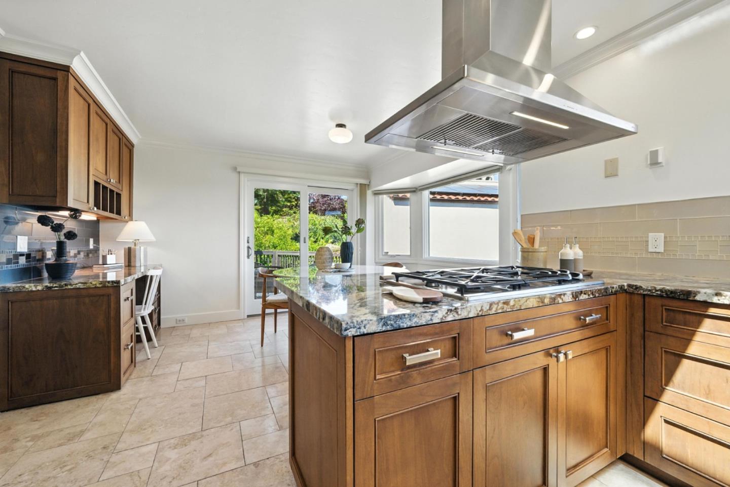 Detail Gallery Image 19 of 73 For 2774 Belmont Canyon, Belmont,  CA 94002 - 5 Beds | 3/1 Baths