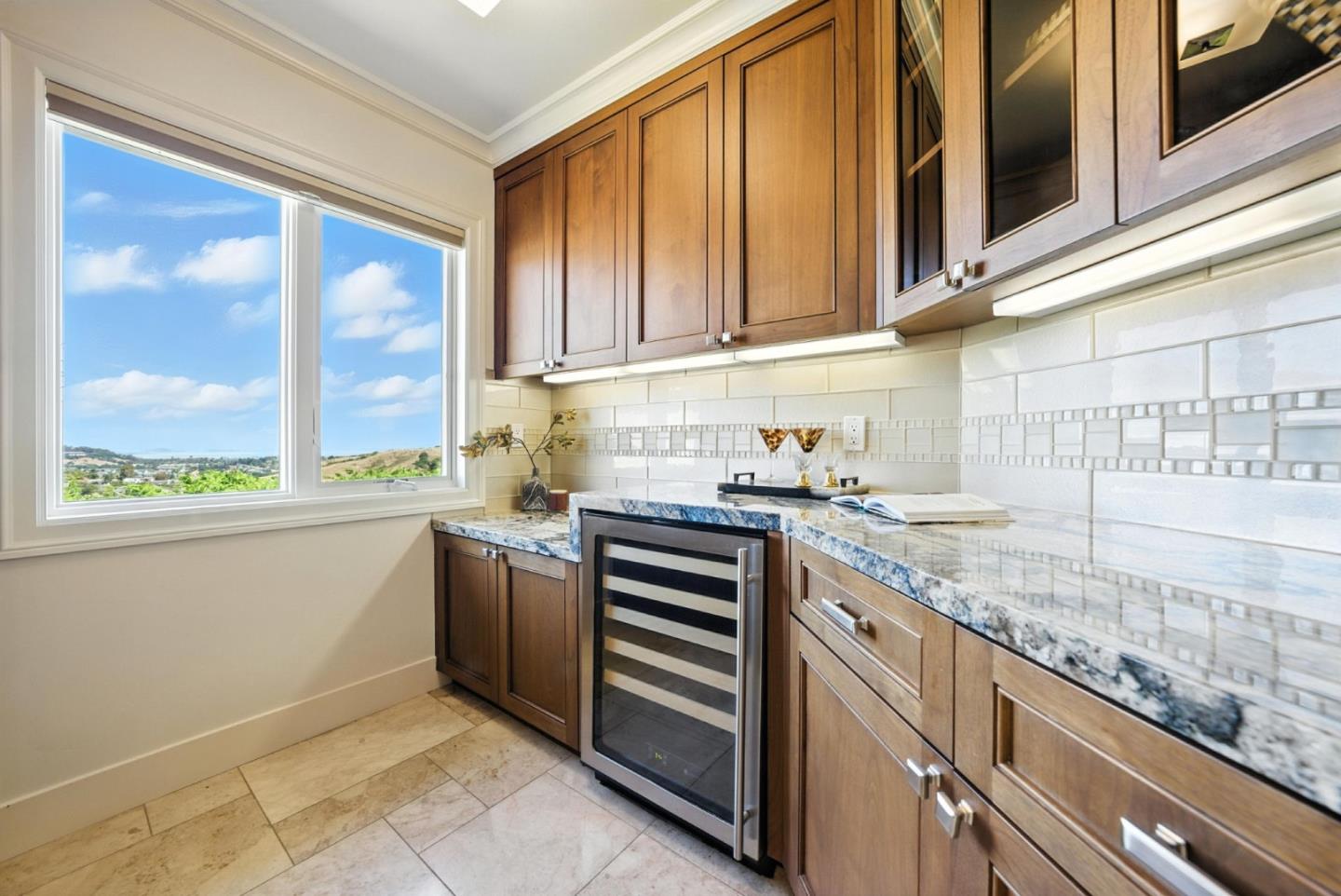 Detail Gallery Image 20 of 73 For 2774 Belmont Canyon, Belmont,  CA 94002 - 5 Beds | 3/1 Baths