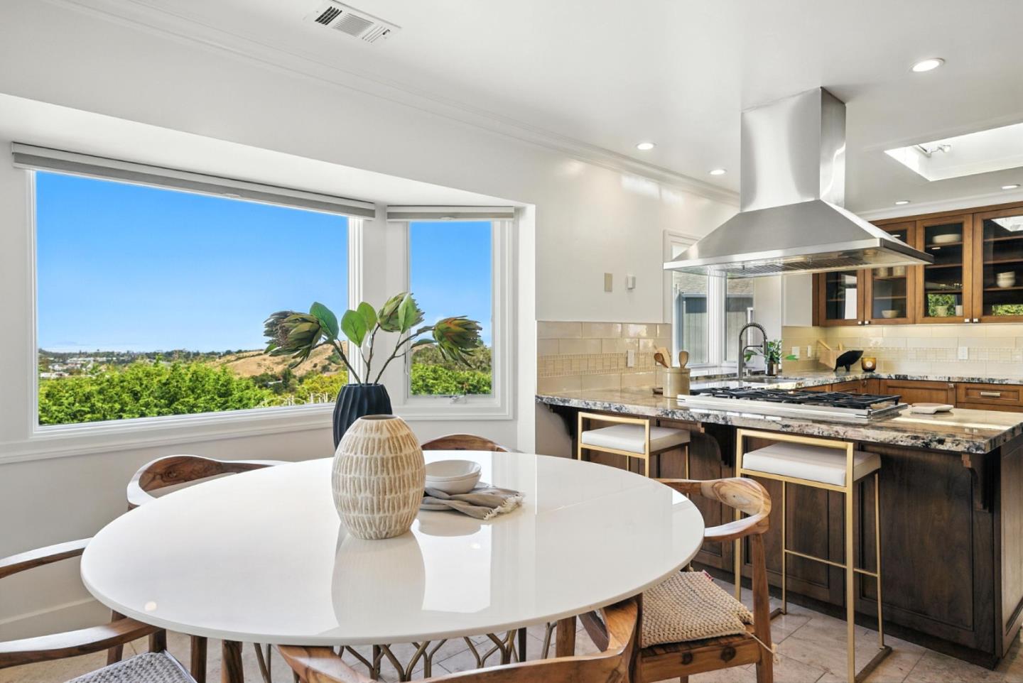 Detail Gallery Image 21 of 73 For 2774 Belmont Canyon, Belmont,  CA 94002 - 5 Beds | 3/1 Baths