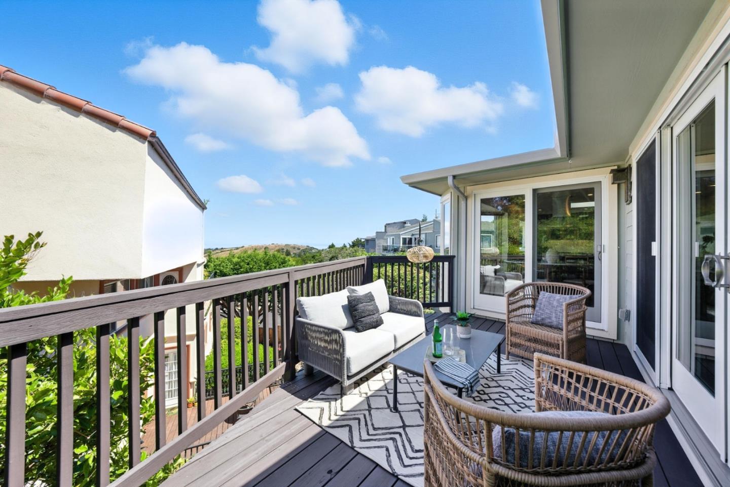 Detail Gallery Image 26 of 73 For 2774 Belmont Canyon, Belmont,  CA 94002 - 5 Beds | 3/1 Baths