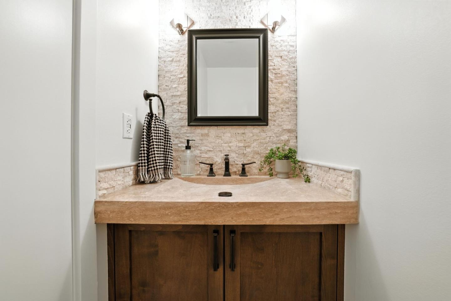Detail Gallery Image 28 of 73 For 2774 Belmont Canyon, Belmont,  CA 94002 - 5 Beds | 3/1 Baths