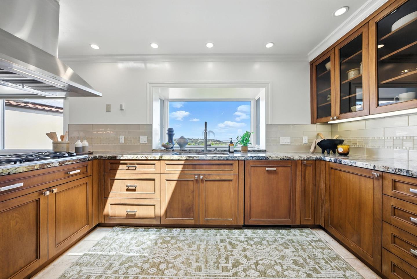 Detail Gallery Image 4 of 73 For 2774 Belmont Canyon, Belmont,  CA 94002 - 5 Beds | 3/1 Baths