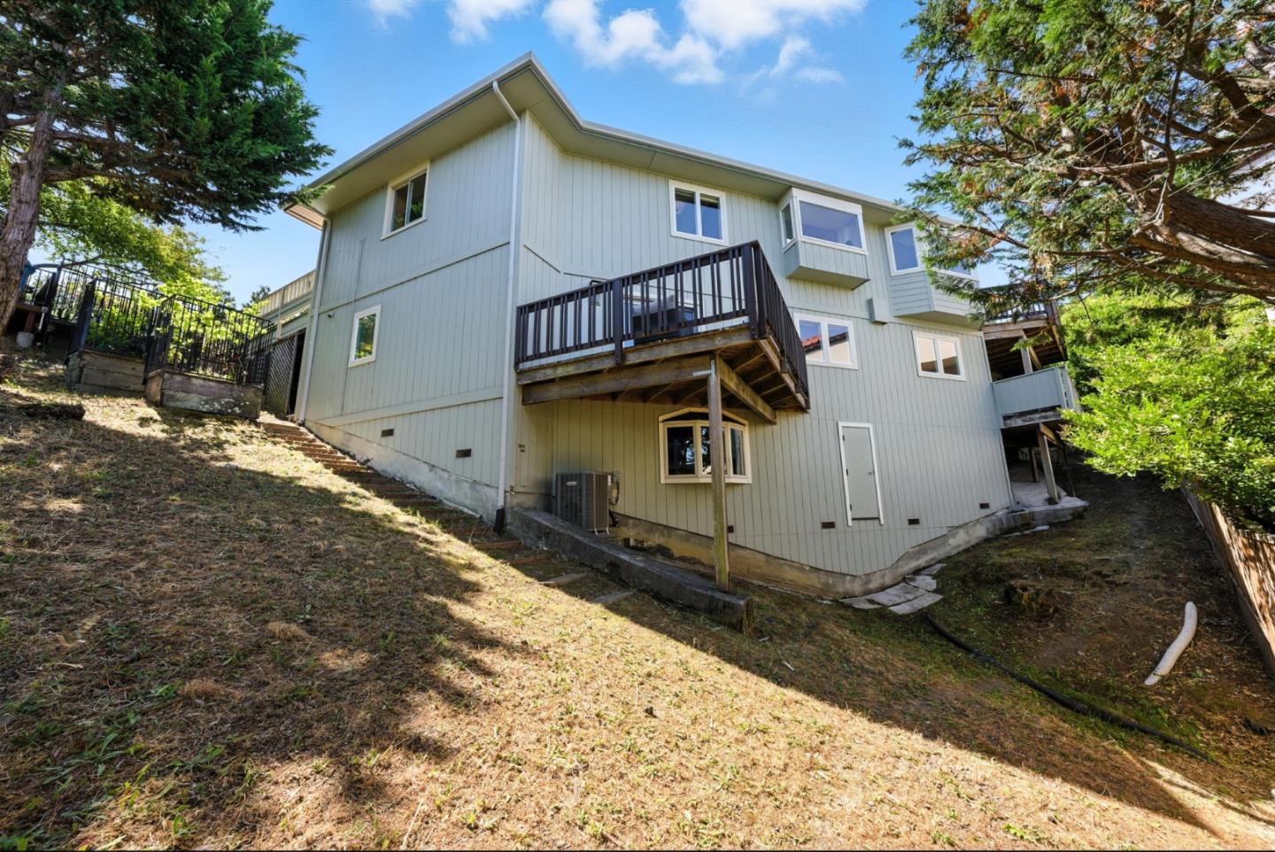 Detail Gallery Image 60 of 73 For 2774 Belmont Canyon, Belmont,  CA 94002 - 5 Beds | 3/1 Baths
