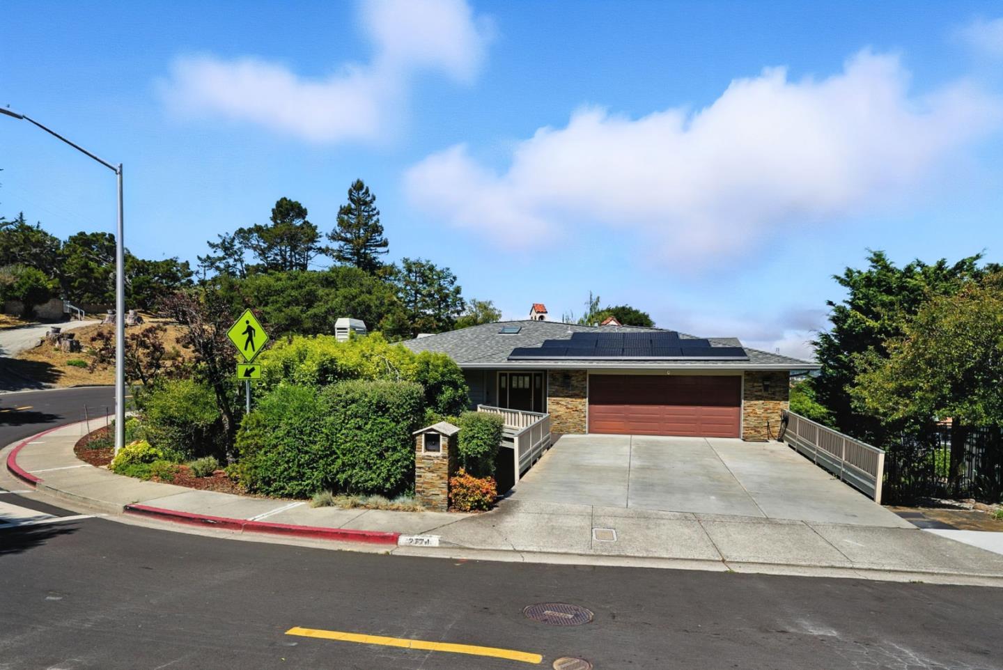 Detail Gallery Image 62 of 73 For 2774 Belmont Canyon, Belmont,  CA 94002 - 5 Beds | 3/1 Baths
