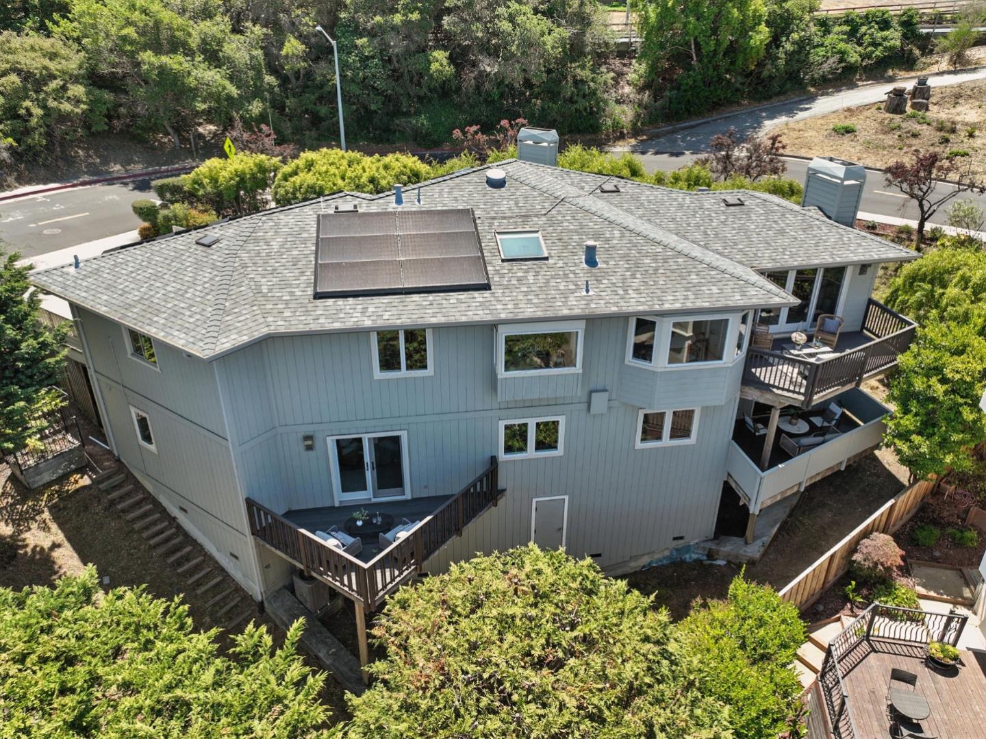 Detail Gallery Image 64 of 73 For 2774 Belmont Canyon, Belmont,  CA 94002 - 5 Beds | 3/1 Baths