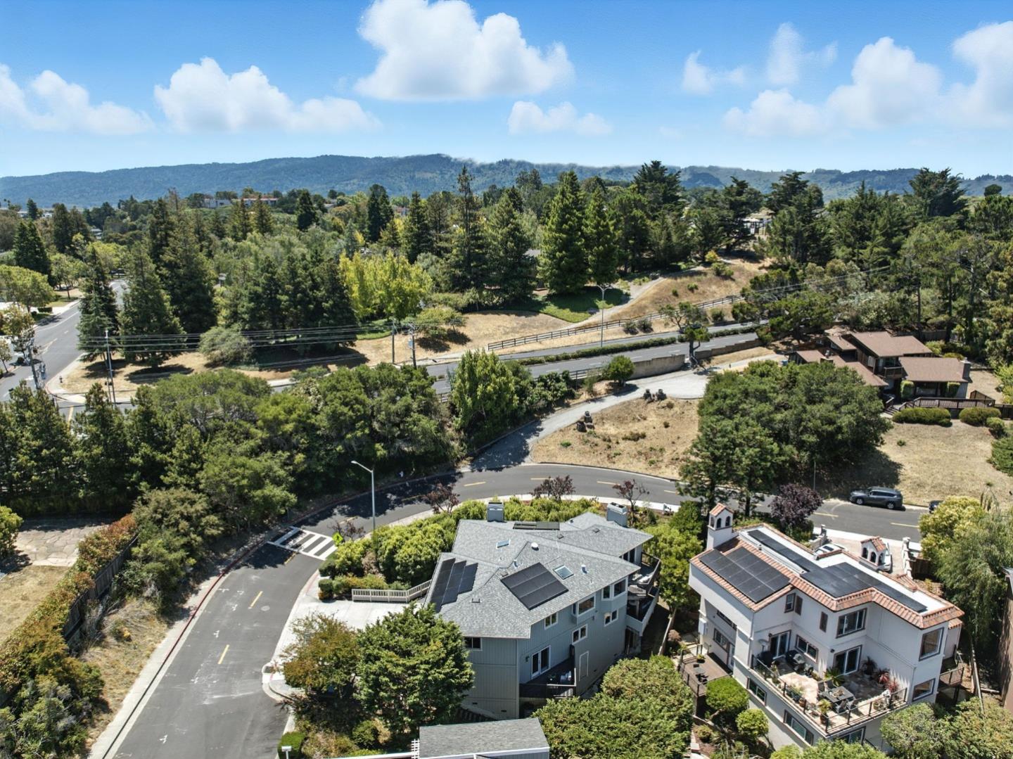 Detail Gallery Image 66 of 73 For 2774 Belmont Canyon, Belmont,  CA 94002 - 5 Beds | 3/1 Baths