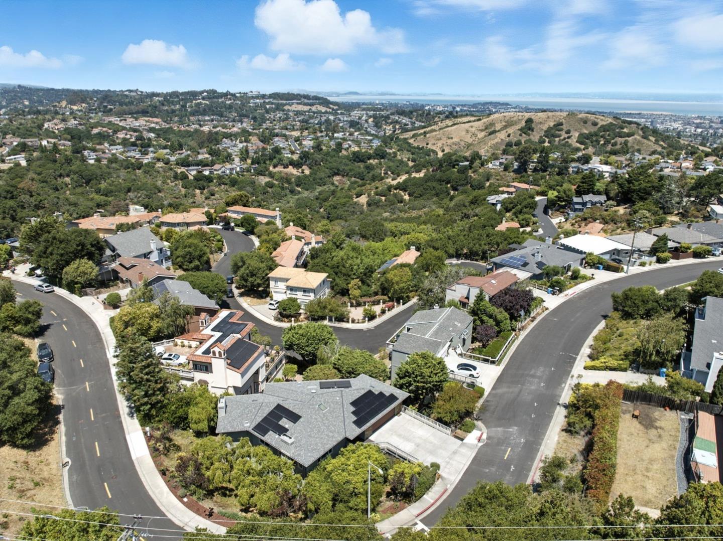 Detail Gallery Image 68 of 73 For 2774 Belmont Canyon, Belmont,  CA 94002 - 5 Beds | 3/1 Baths