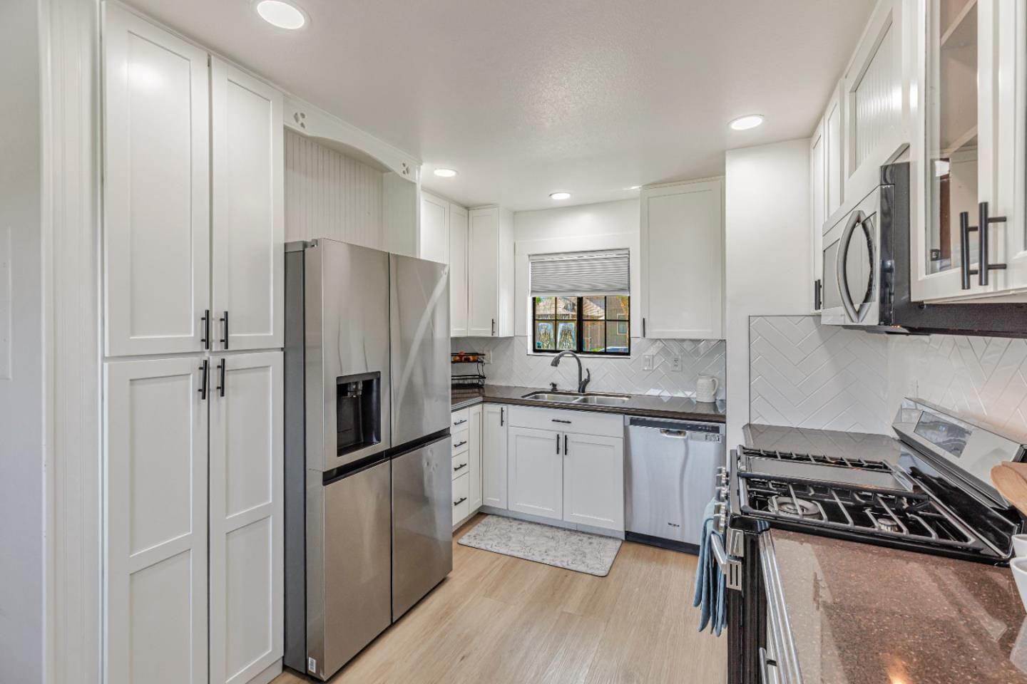 Detail Gallery Image 10 of 38 For 200 Gibson Dr #36,  Hollister,  CA 95023 - 3 Beds | 1/1 Baths