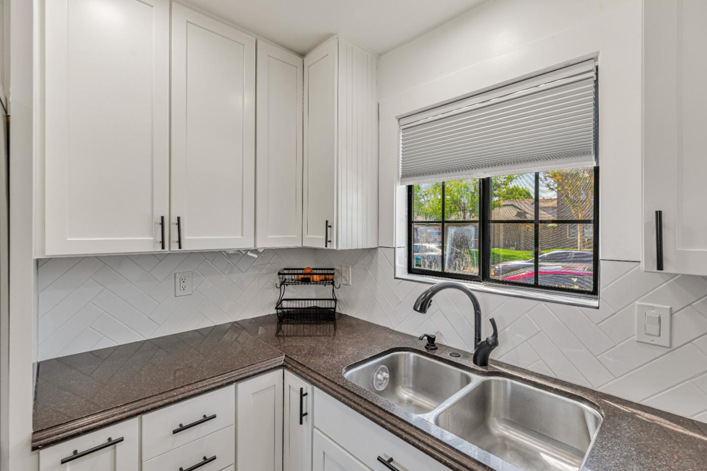 Detail Gallery Image 12 of 38 For 200 Gibson Dr #36,  Hollister,  CA 95023 - 3 Beds | 1/1 Baths