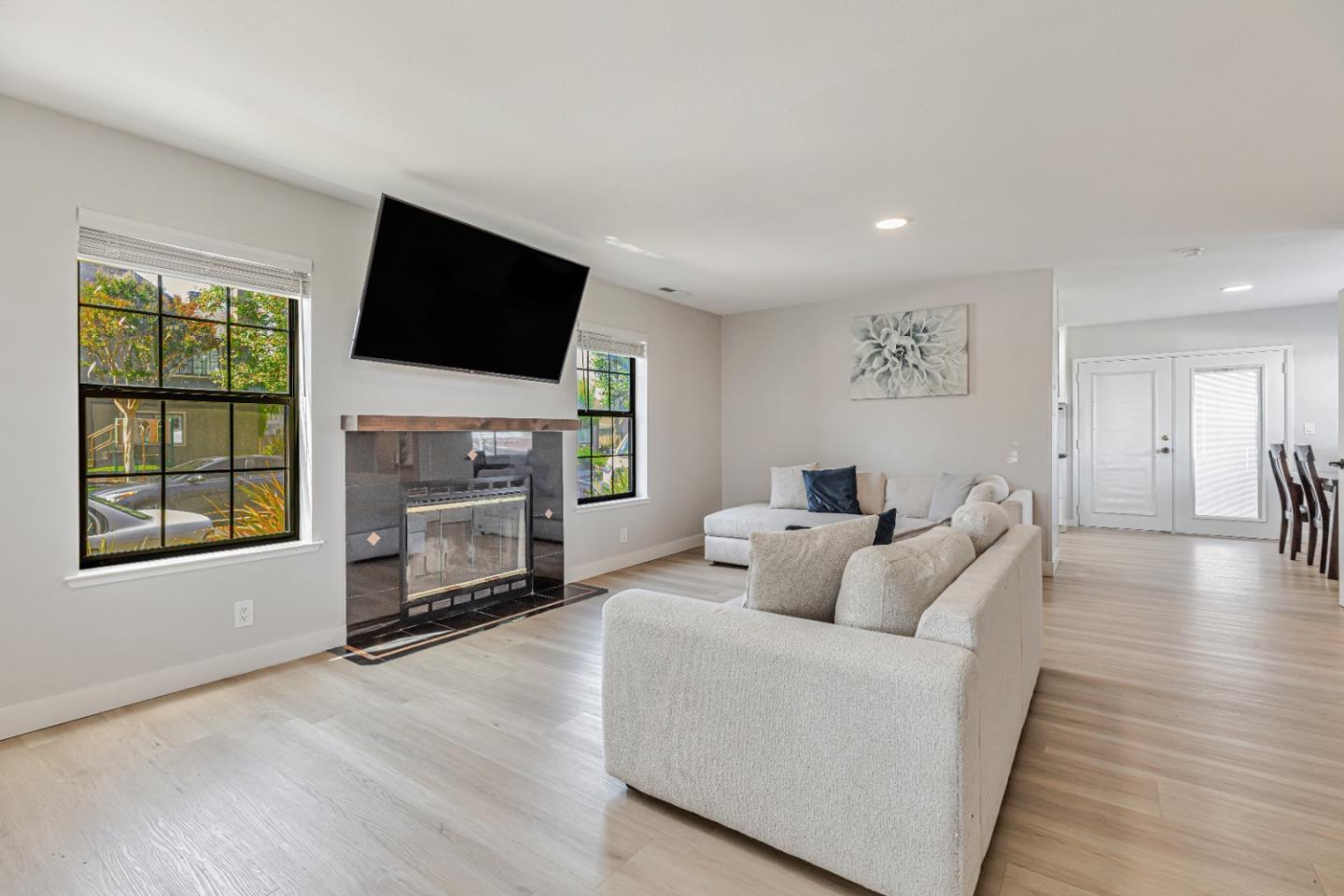Detail Gallery Image 6 of 38 For 200 Gibson Dr #36,  Hollister,  CA 95023 - 3 Beds | 1/1 Baths