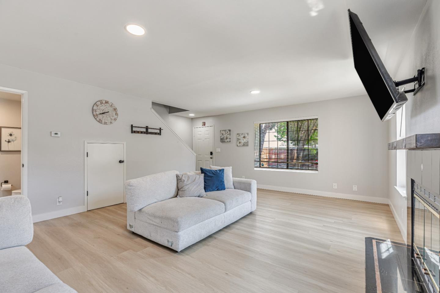 Detail Gallery Image 9 of 38 For 200 Gibson Dr #36,  Hollister,  CA 95023 - 3 Beds | 1/1 Baths