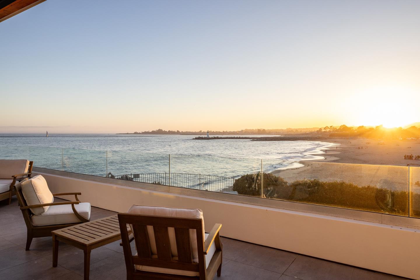 Detail Gallery Image 12 of 59 For 2900 E Cliff Dr, Santa Cruz,  CA 95062 - 4 Beds | 4 Baths